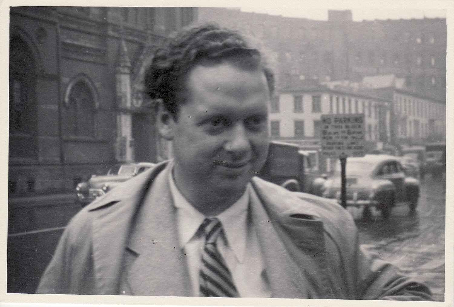 A photograph of Dylan Thomas believed to have been taken by the American poet and anthologist Oscar Williams between 1950 and 1953, during Dylan's literary tours of America.