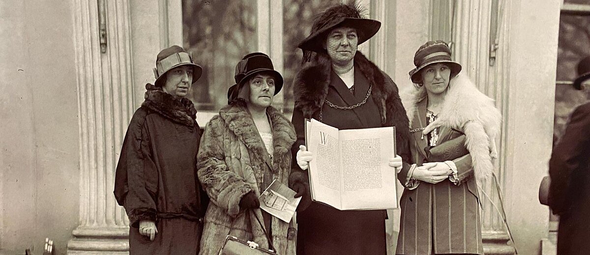 Annie Jane Hughes Griffiths with the Welsh Women’s Peace Petition and the deputation that went out to Washington, March 1924 (left to right): Mrs Gladys Thomas, Miss Mary Ellis and Miss Eined Prys)