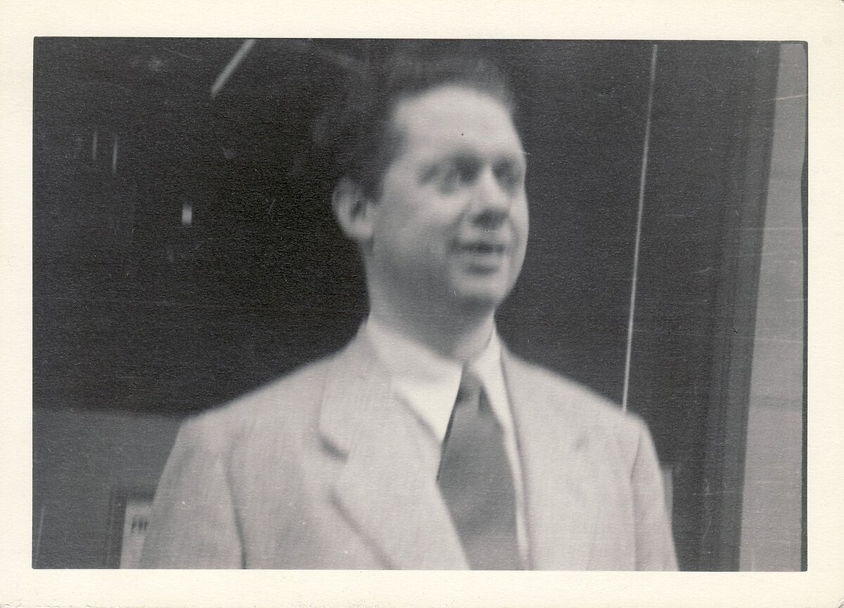 A photograph of Dylan Thomas believed to have been taken by the American poet and anthologist Oscar Williams between 1950 and 1953, during Dylan's literary tours of America.