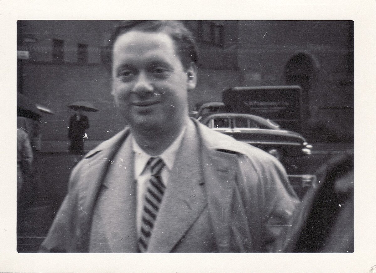 A photograph of Dylan Thomas believed to have been taken by the American poet and anthologist Oscar Williams between 1950 and 1953, during Dylan's literary tours of America.