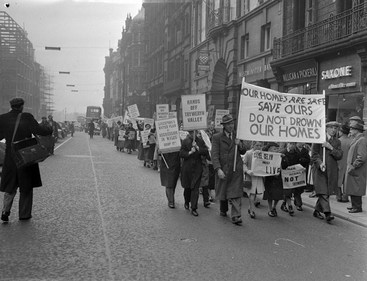 Protest yn Lerpwl/Protest in Liverpool, Geoff Charles