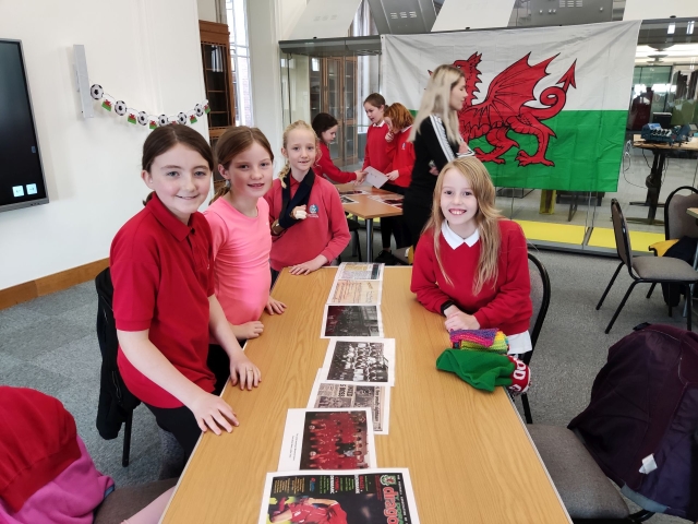 Ysgol Gymraeg Aberystwyth pupils in a World Cup workshop at the Library h