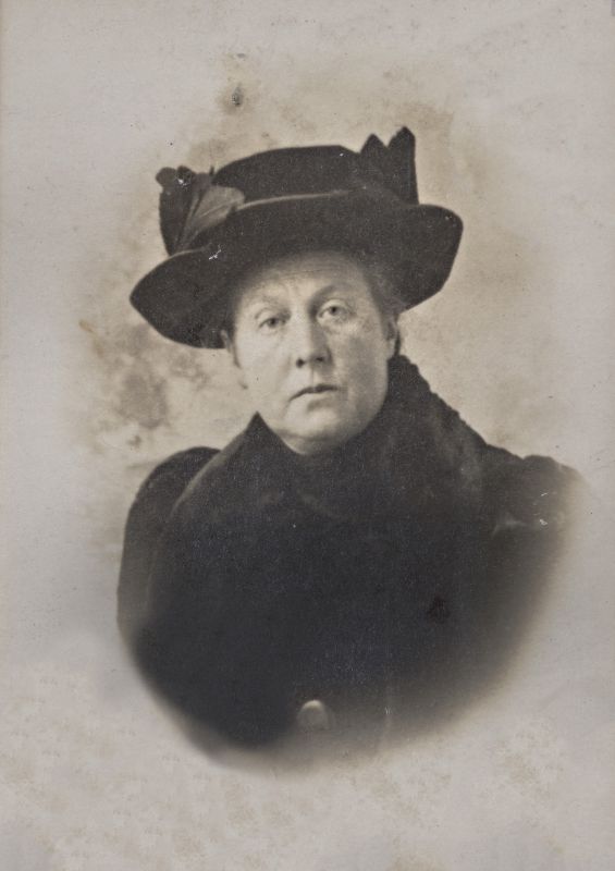 Blanche Baker-Gabb passport photograph 1920 [National Library of Wales]