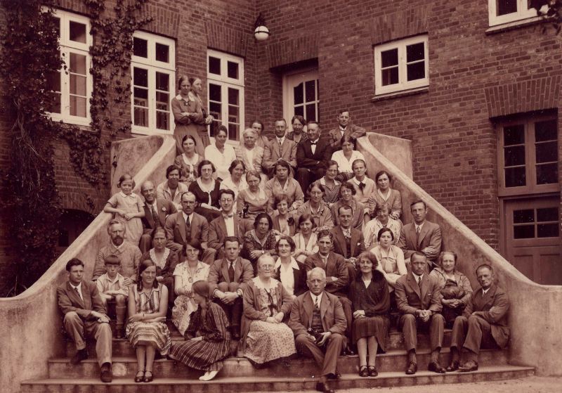 Sepia photograph of attendees at a Denmark States English Course at Silkeborg in 1930.