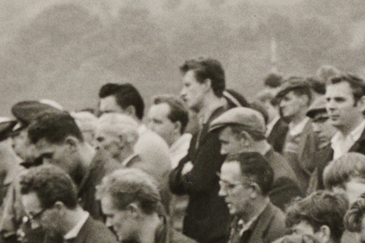 Residents of Aberfan witnessing the rescue efforts